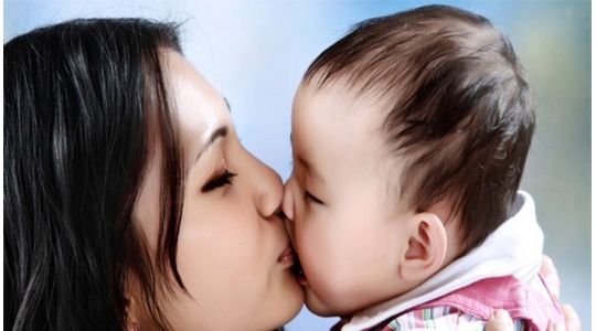 Hôn Môi, Mặt Trẻ Con - Mối Nguy Hiểm Không Ngờ